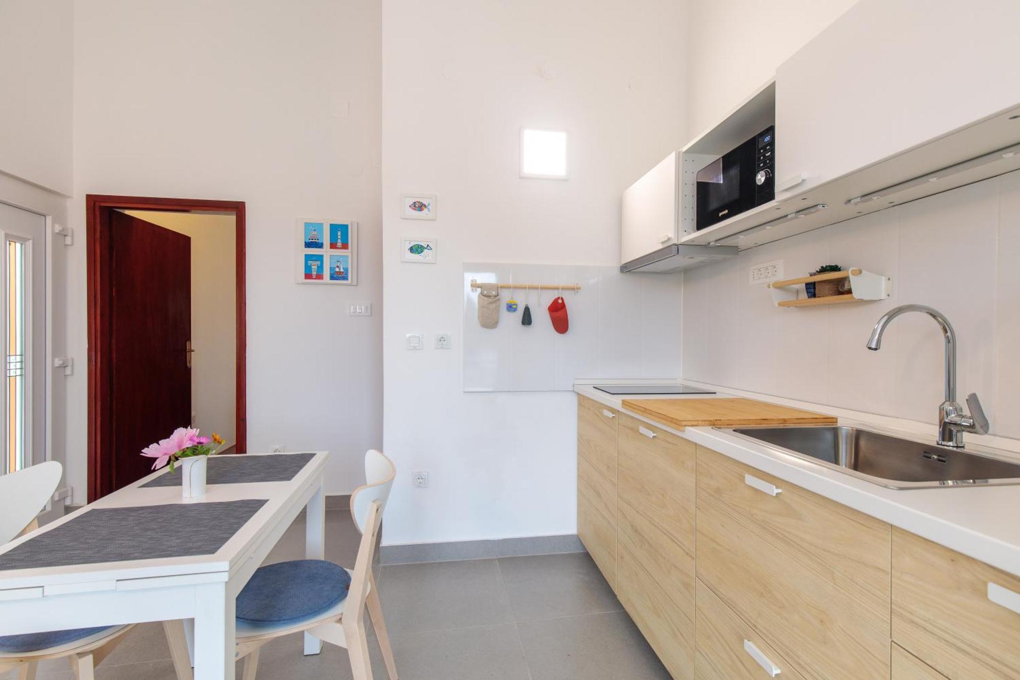 Apartment Tonka *Balcony & Partial Seaview! Krk Town Exterior foto